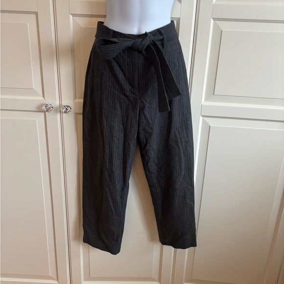 Aritzia Wilfred Jallade Wool
Cashmere Gray Pinstripe Crop
Pants Size 4 - Picture 6 of 13